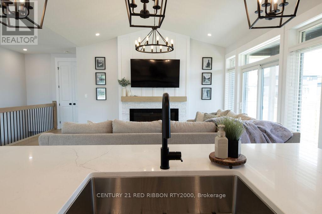 Photo 10 of 43 for 11 Briscoe Crescent