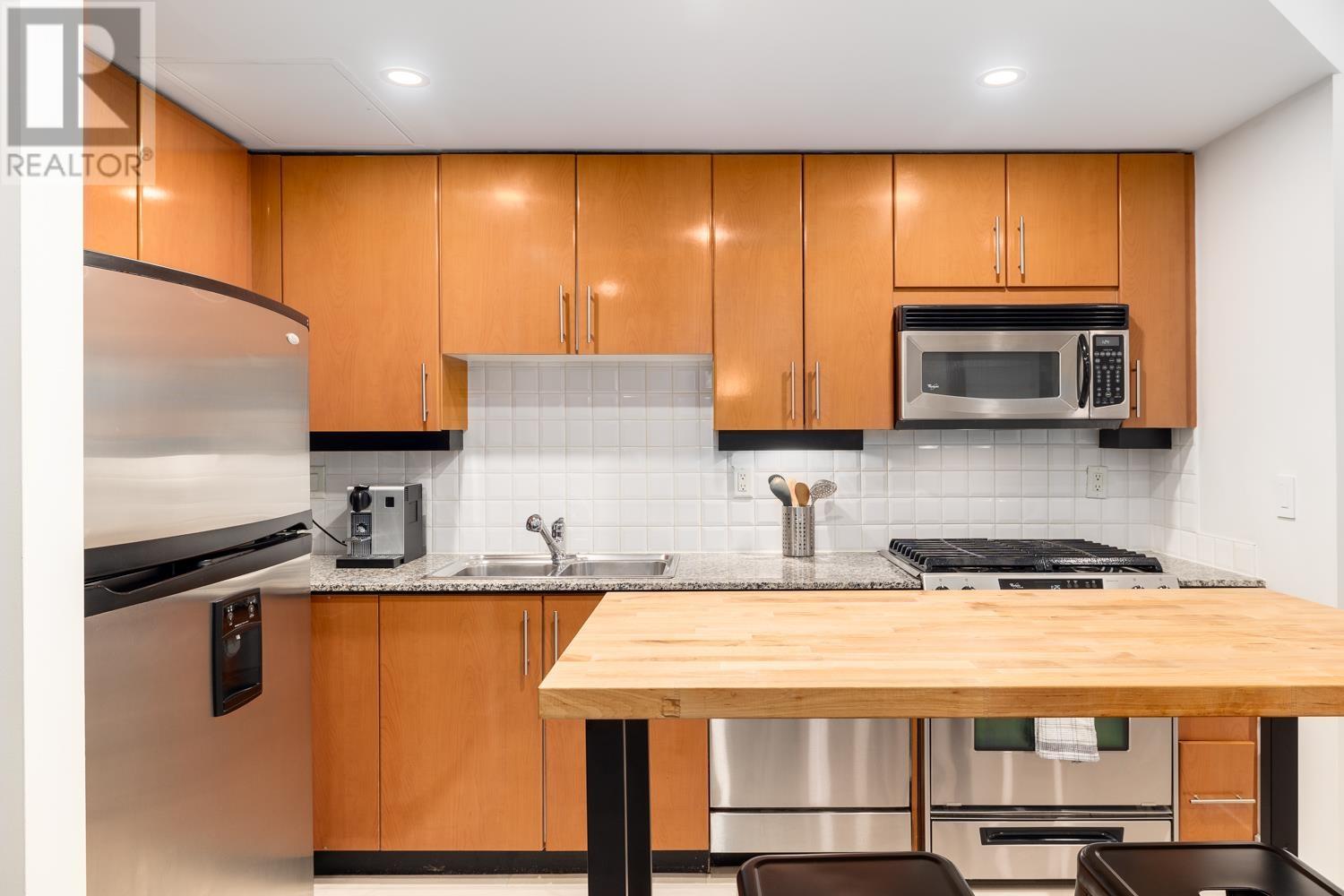 301 168 E Esplanade, North Vancouver, British Columbia  V7L 4X8 - Photo 2 - R2998482