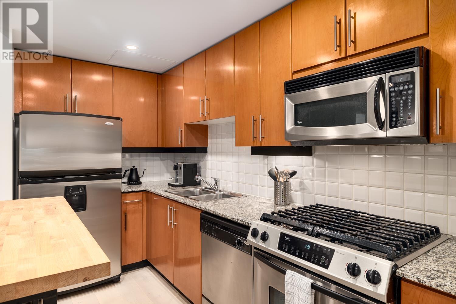 301 168 E Esplanade, North Vancouver, British Columbia  V7L 4X8 - Photo 3 - R2998482