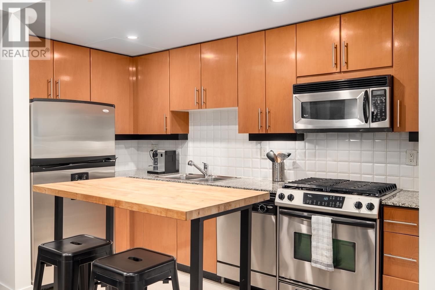 301 168 E Esplanade, North Vancouver, British Columbia  V7L 4X8 - Photo 4 - R2998482