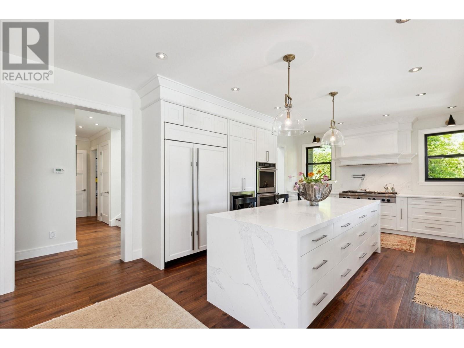 Property at 939 FRIAR CRESCENT image 4