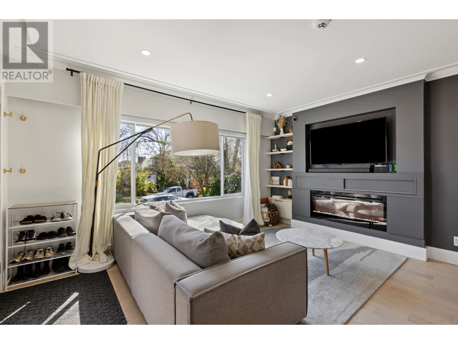 Property at 4785 ELGIN STREET image 5