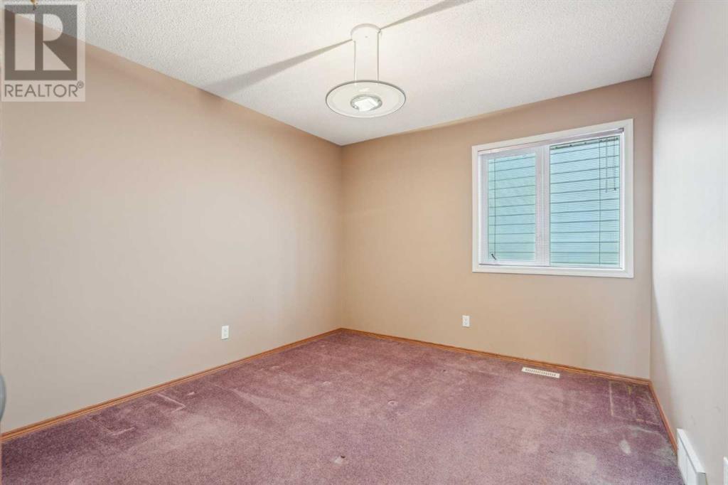 81 Sundown Manor Se, Calgary, Alberta  T2X 3H7 - Photo 17 - A2207645