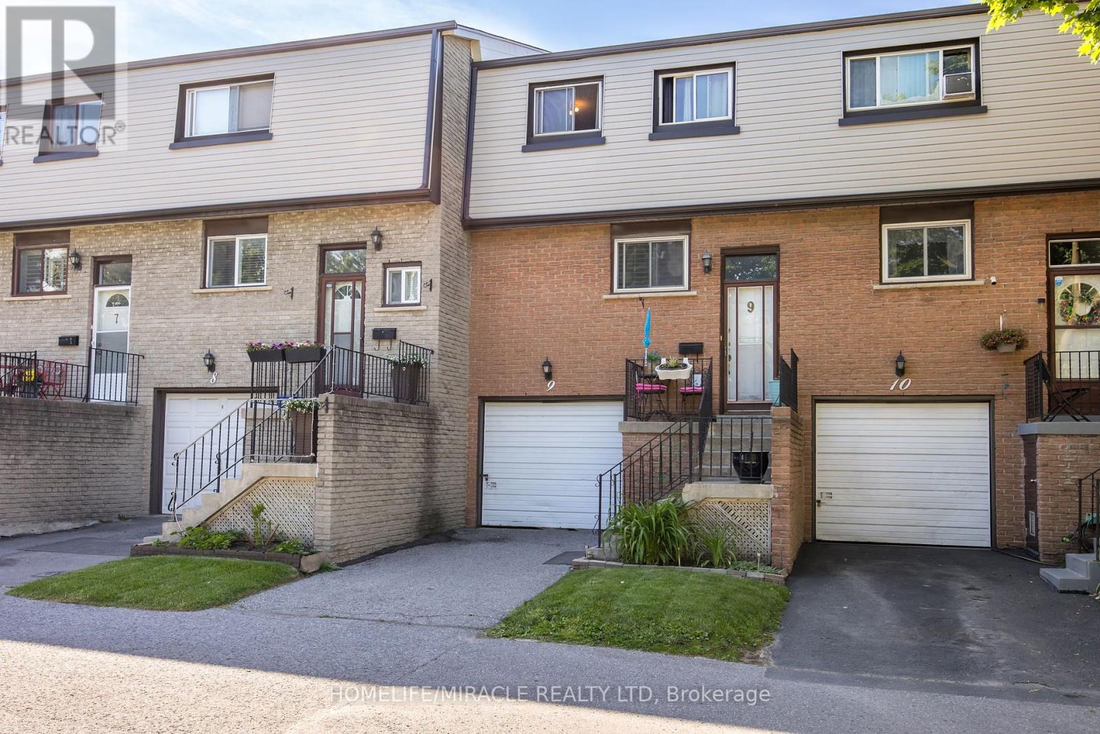 Property at 9 - 1945 DENMAR ROAD N image 3