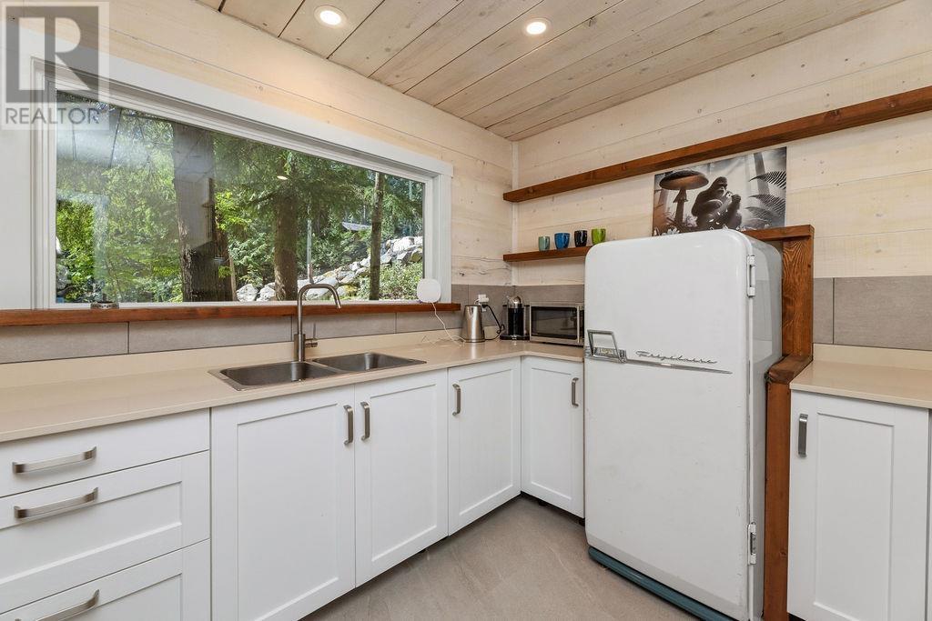 1544 Henderson Avenue, Roberts Creek, British Columbia  V0N 2W2 - Photo 30 - R2997665
