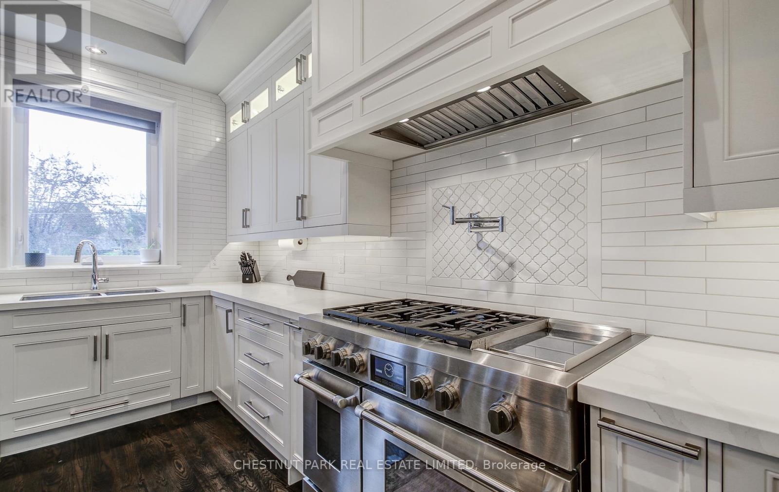 22 Lesmar Drive, Toronto, Ontario  M9B 2V1 - Photo 14 - W12125980