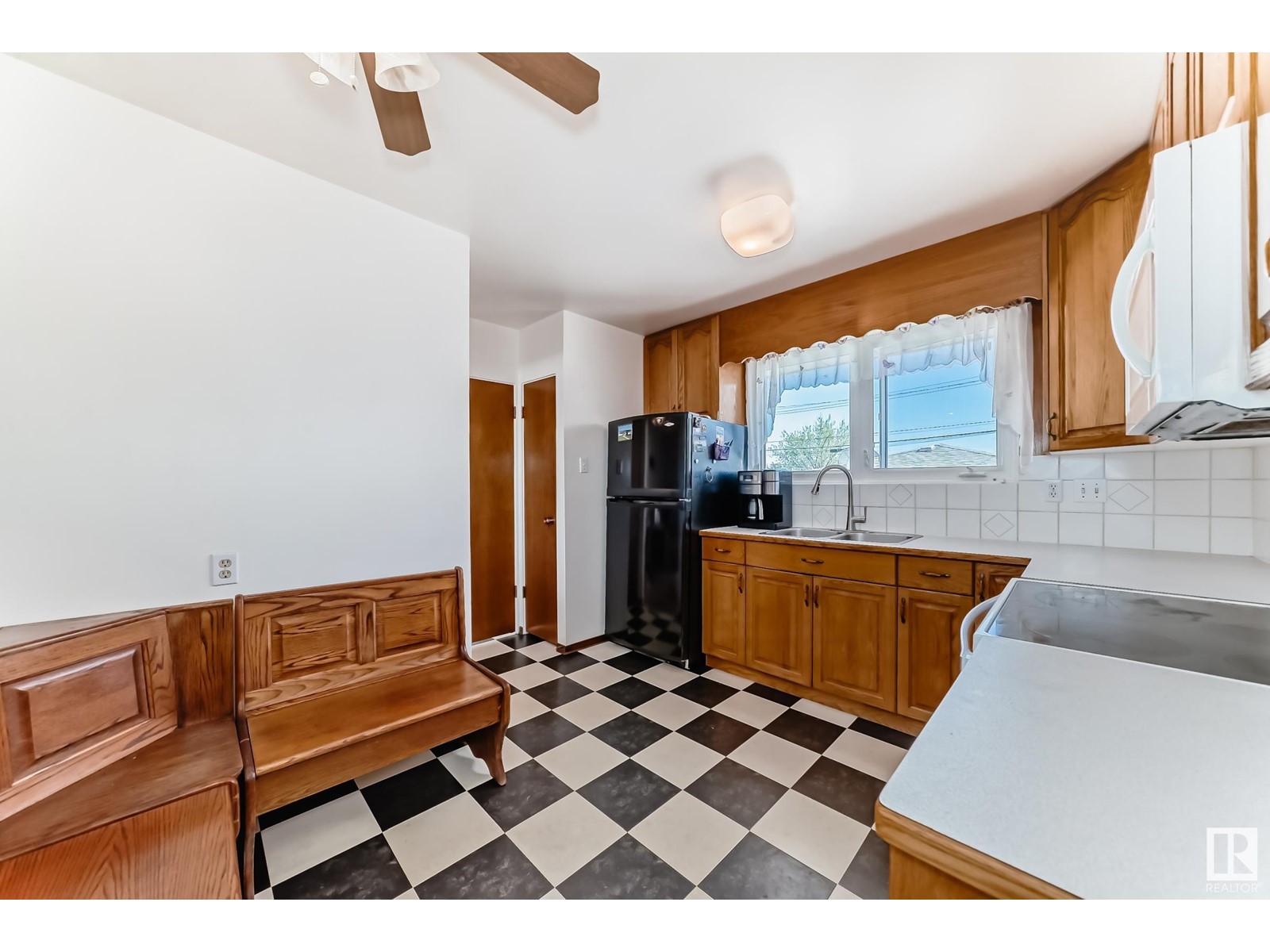 6408 88 Av Nw, Edmonton, Alberta  T6B 0M2 - Photo 9 - E4434625
