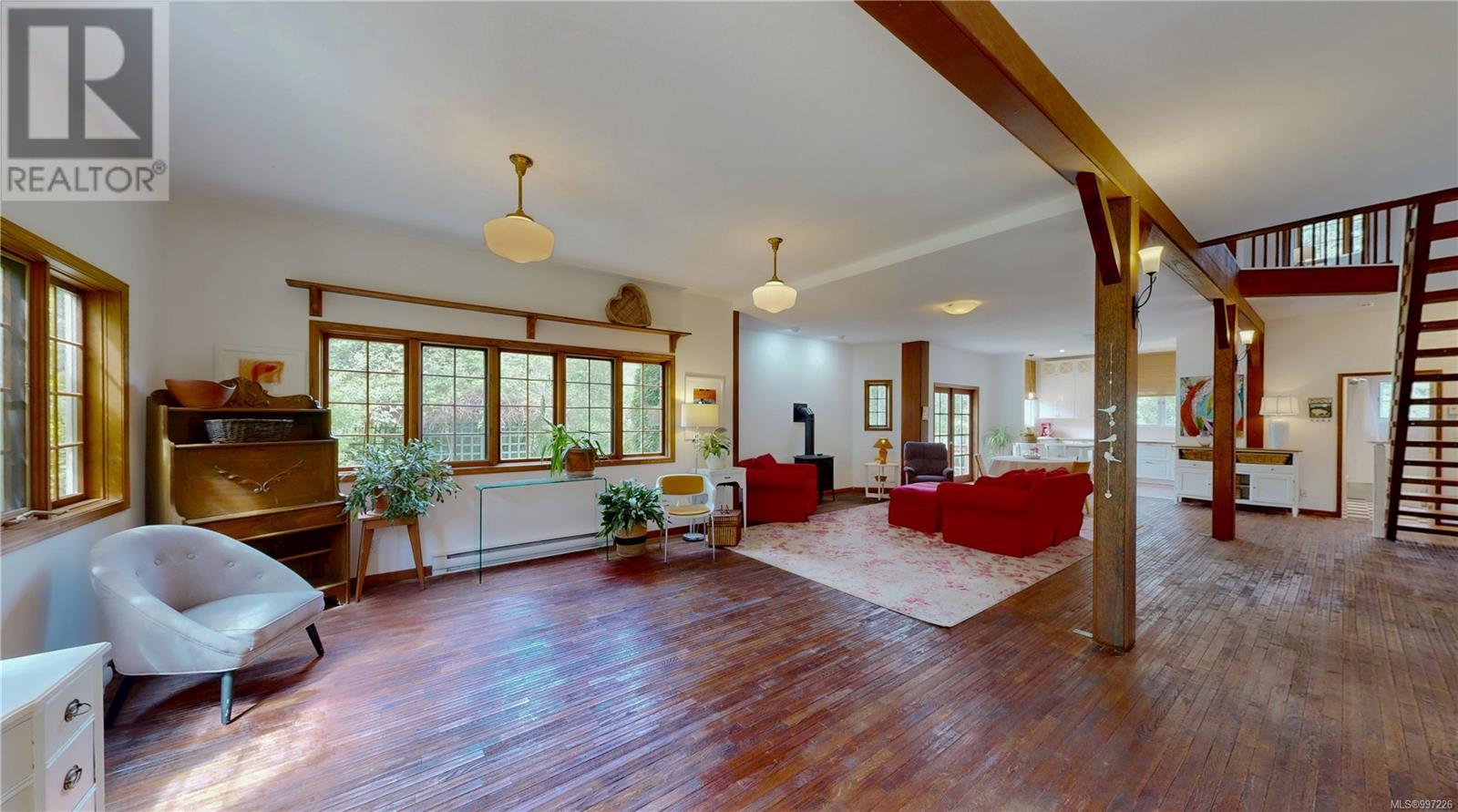 Property at 1470 Town-ho End image 3