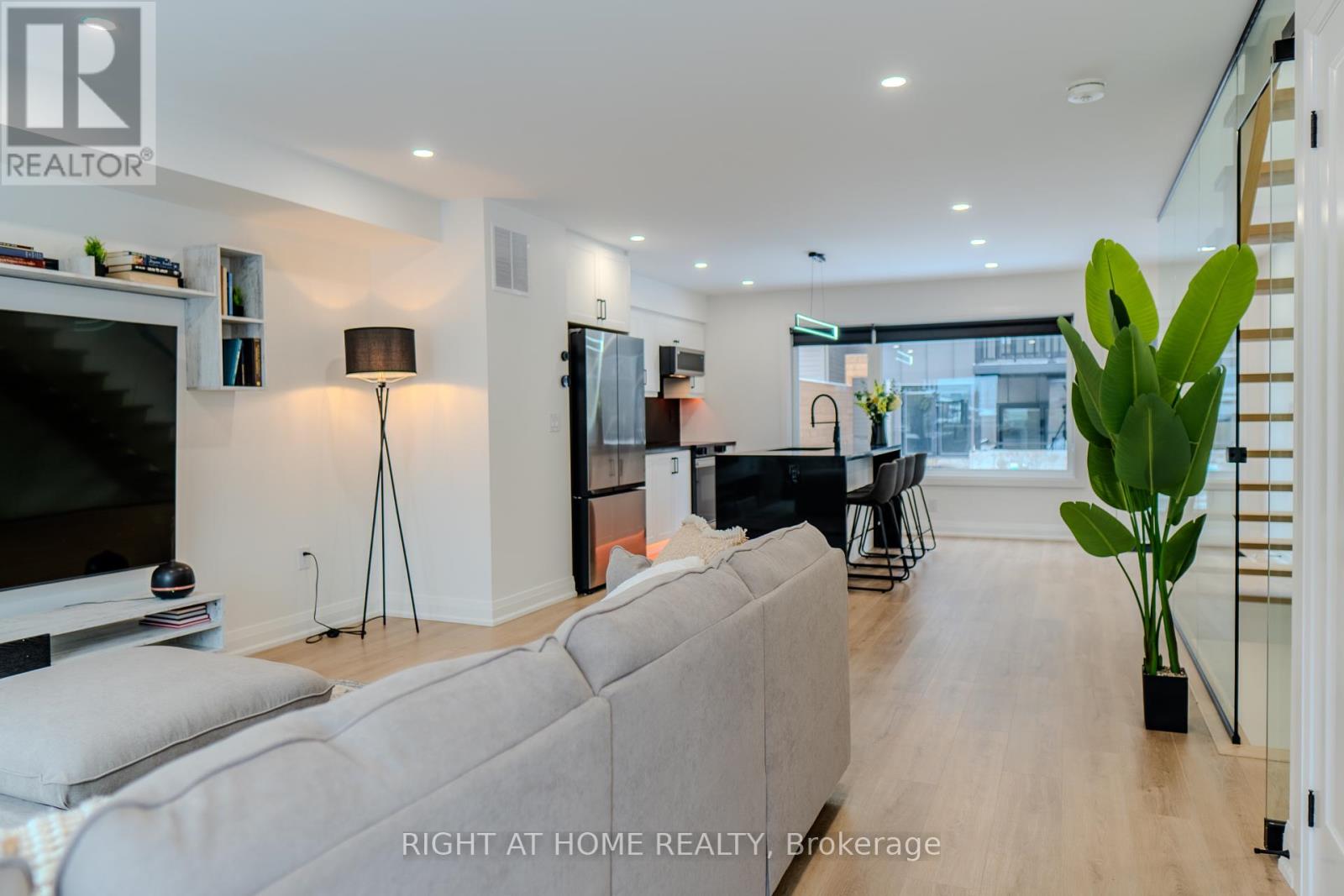 18 Habibi Lane, Toronto, Ontario  M6E 1N1 - Photo 11 - W12126009
