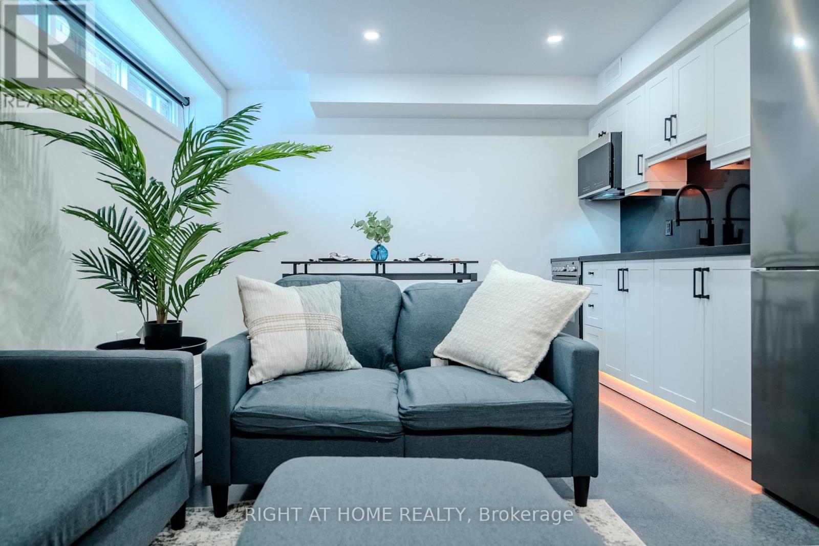 18 Habibi Lane, Toronto, Ontario  M6E 1N1 - Photo 33 - W12126009