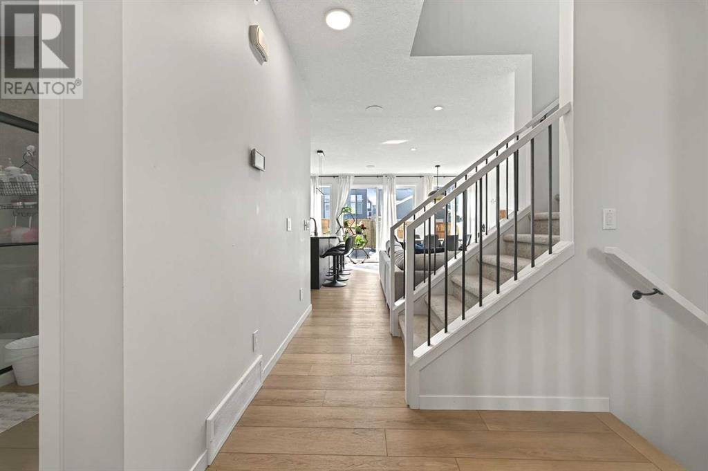 Property at 53 Edith Crescent NW image 3