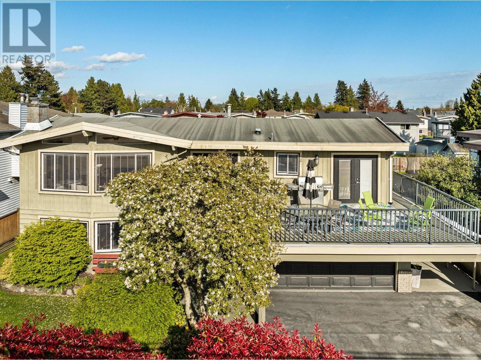 Property at 4686 54A STREET image 1