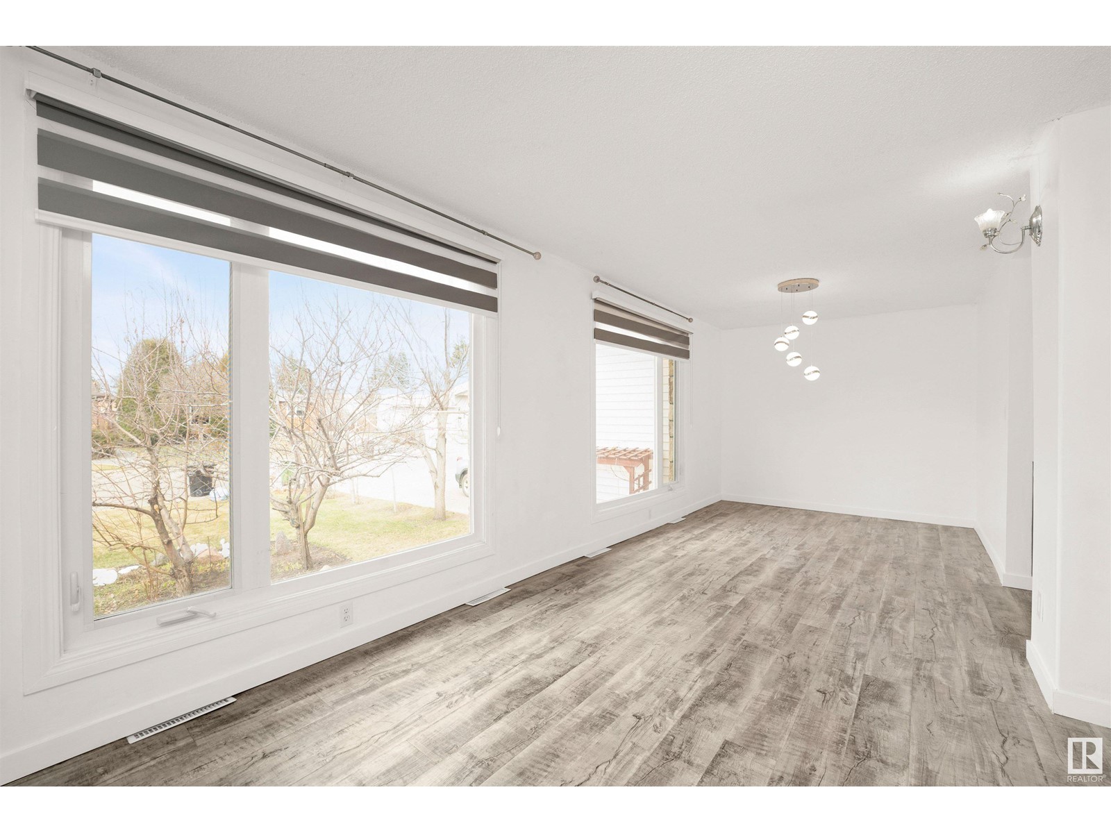 Property at 3431 86 ST NW image 1