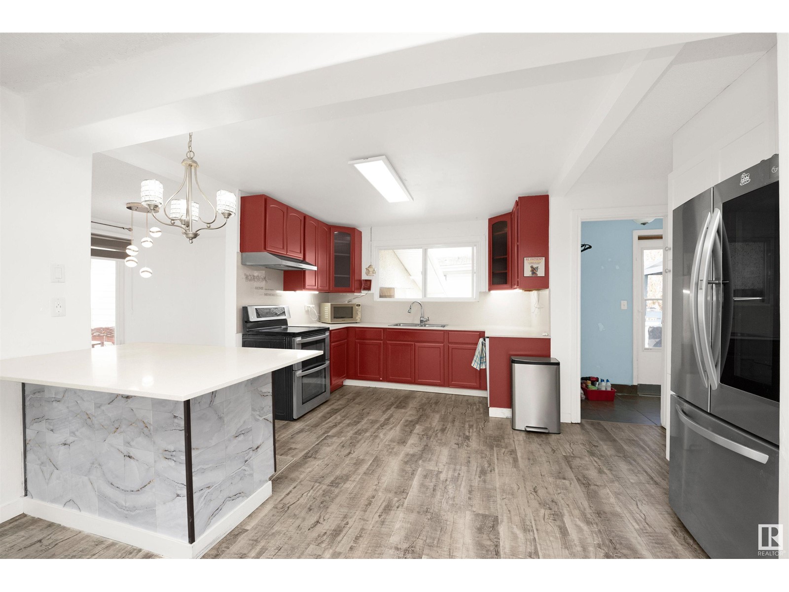 Property at 3431 86 ST NW image 4