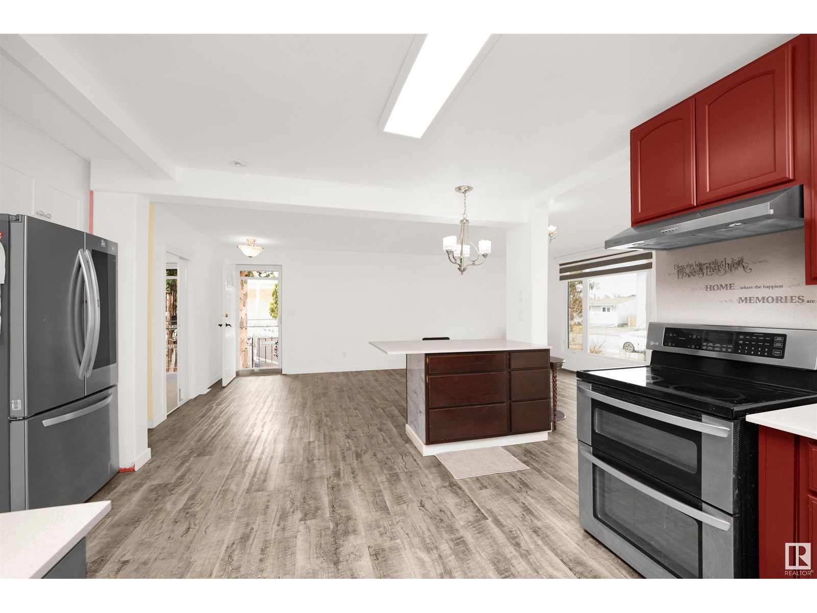Property at 3431 86 ST NW image 3