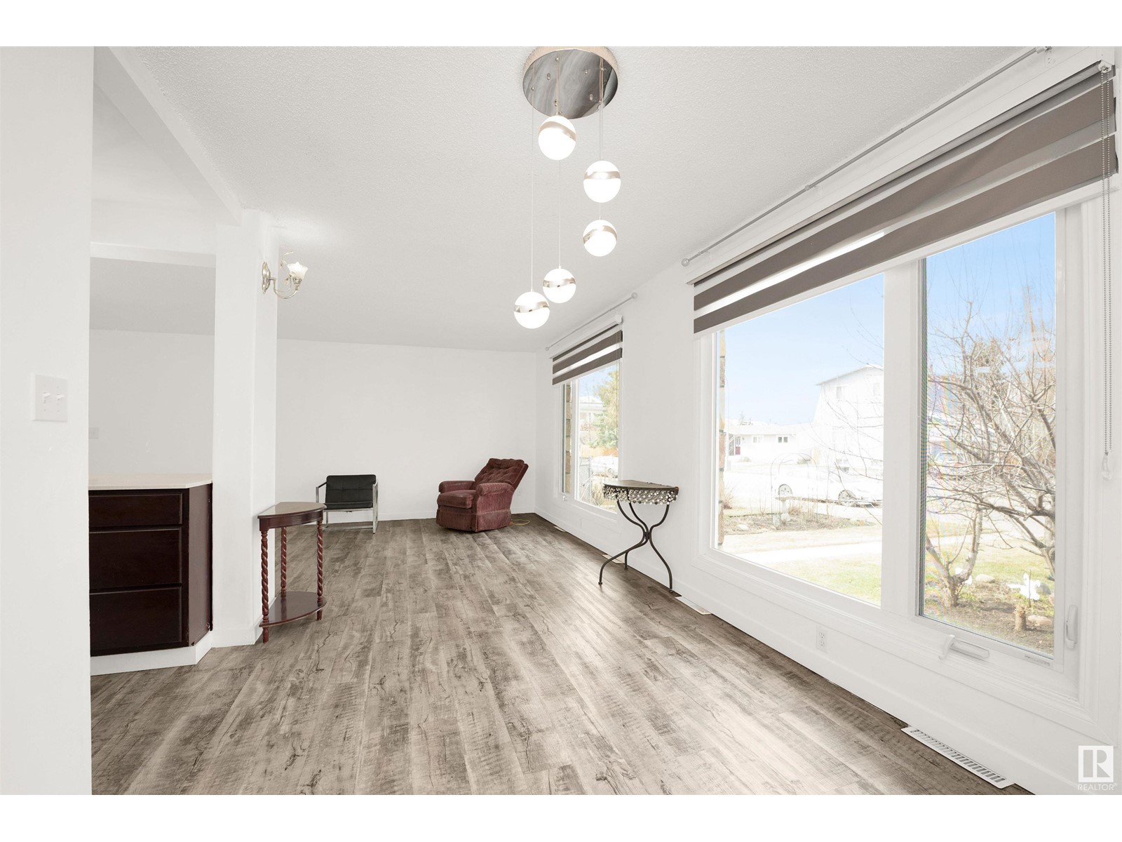Property at 3431 86 ST NW image 2