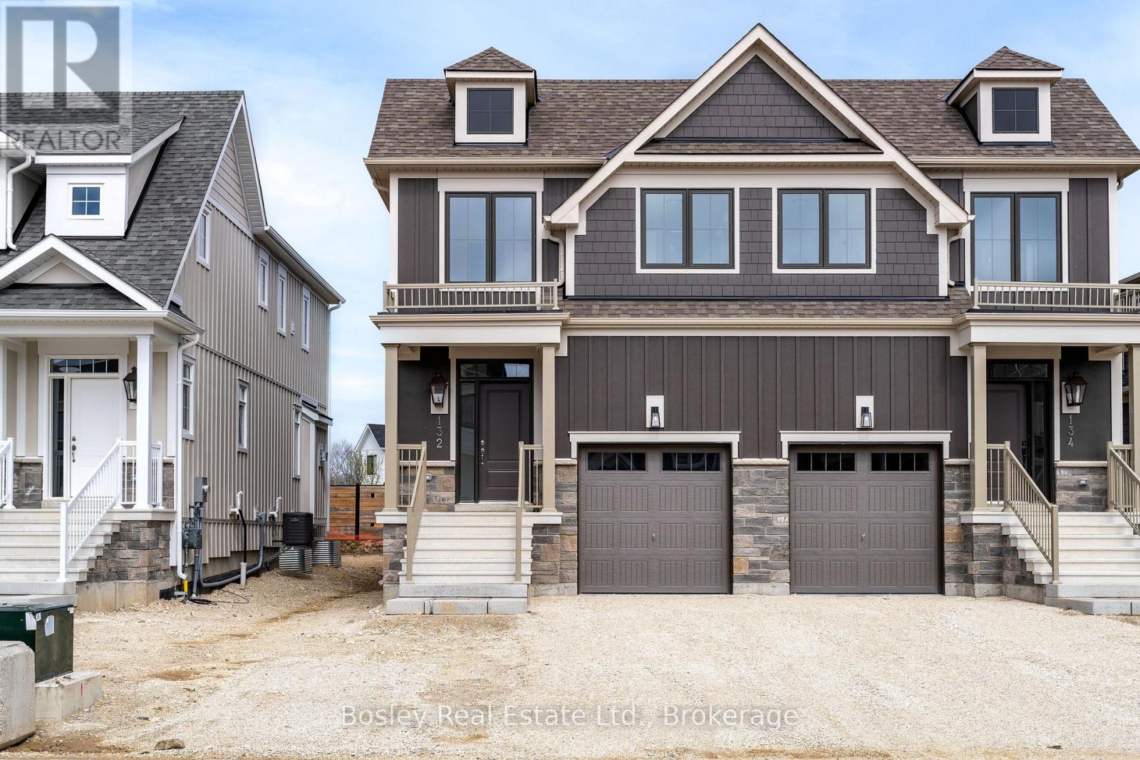 Property at 132 WHITE OAK CRESCENT image 1