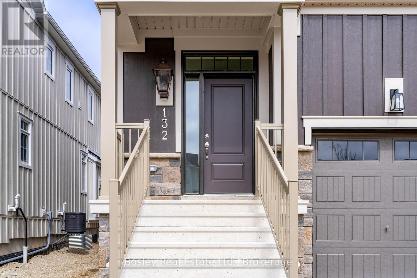 Property at 132 WHITE OAK CRESCENT image 2