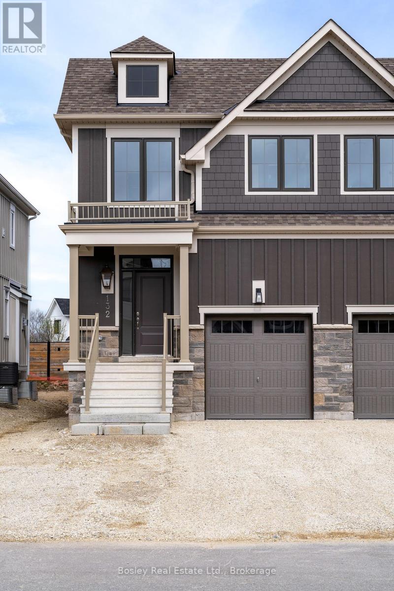 Property at 132 WHITE OAK CRESCENT image 3