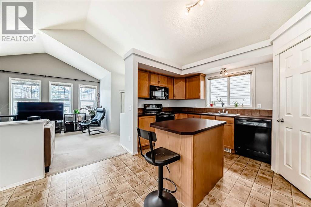 Property at 61 Everglen Way SW image 2