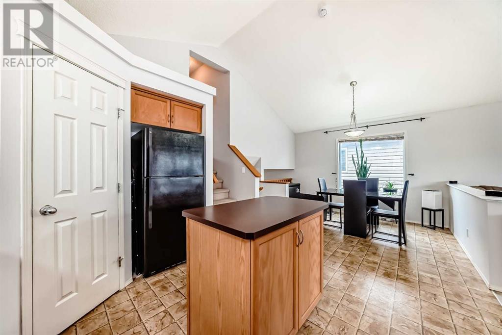 Property at 61 Everglen Way SW image 5