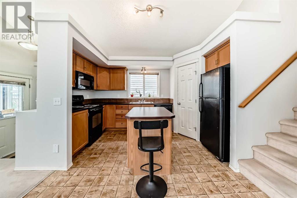Property at 61 Everglen Way SW image 3