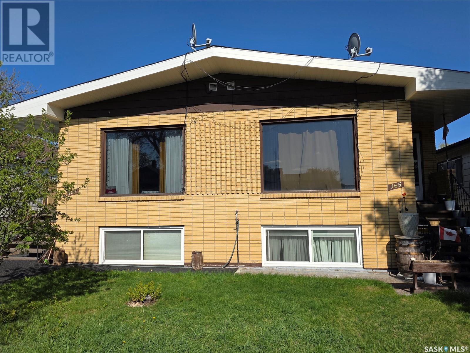 Property at 167 4th AVENUE NE image 1
