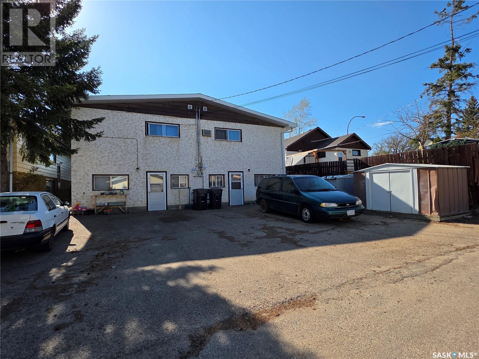Property at 167 4th AVENUE NE image 4