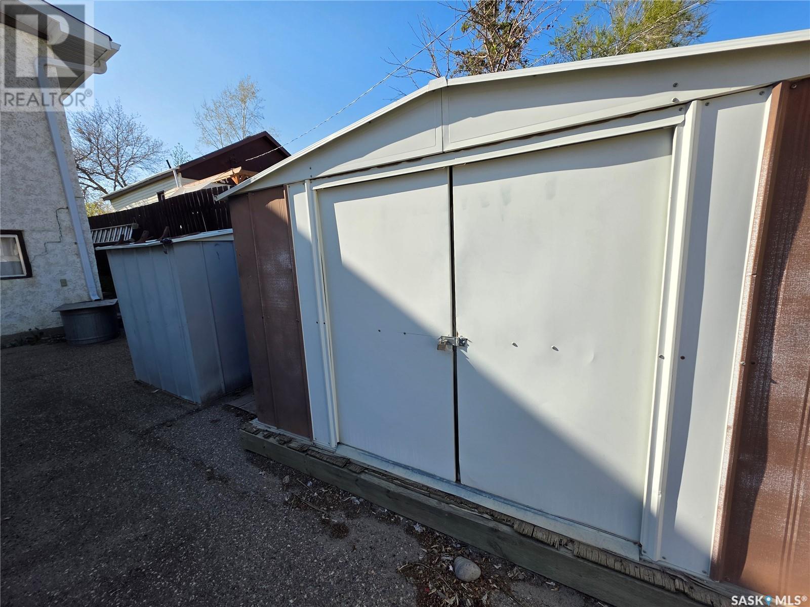 Property at 167 4th AVENUE NE image 5