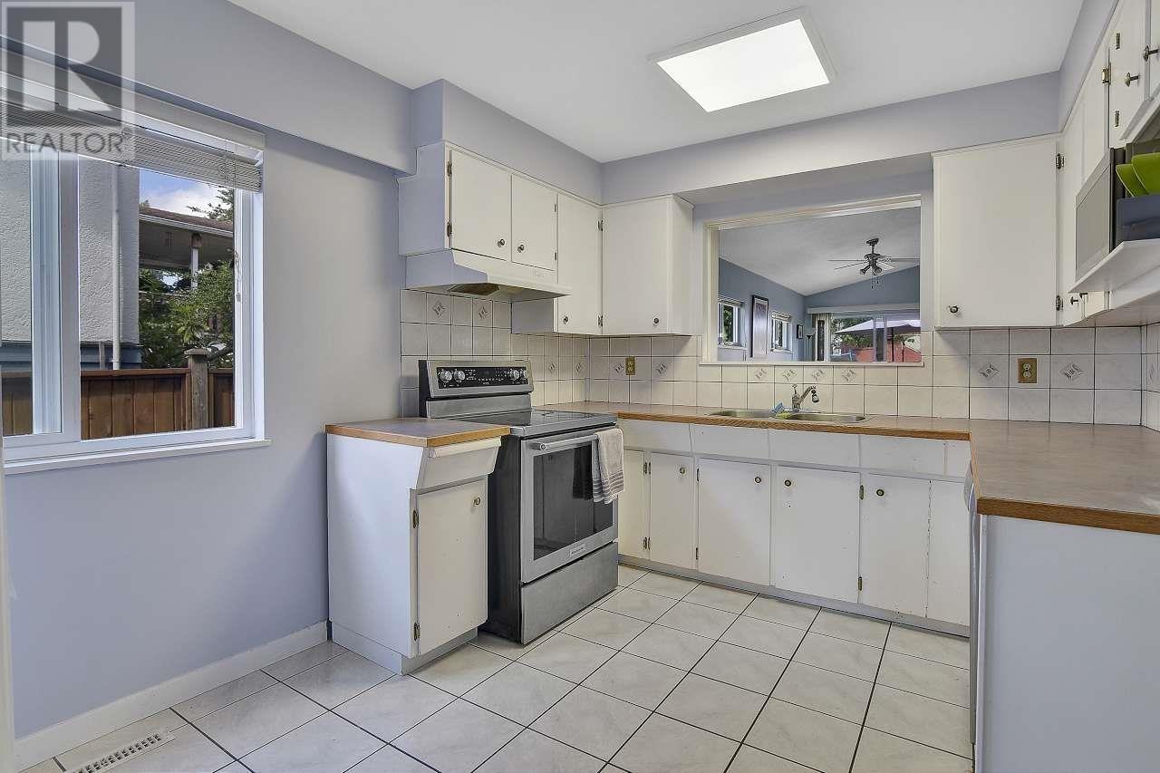Property at 1745 DORSET AVENUE image 5