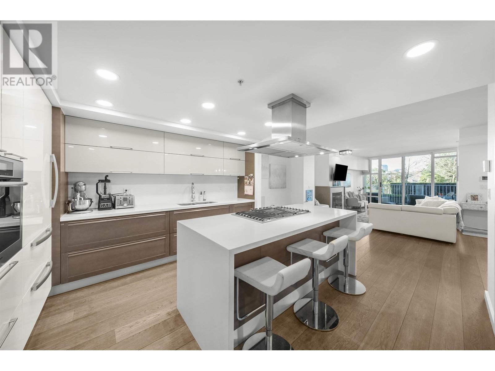 106 8 Smithe Mews, Vancouver, British Columbia  V6B 0A5 - Photo 11 - R2998612