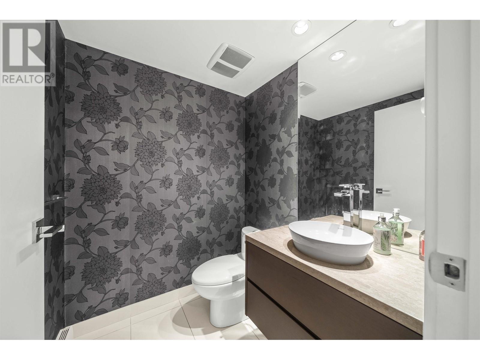 106 8 Smithe Mews, Vancouver, British Columbia  V6B 0A5 - Photo 19 - R2998612