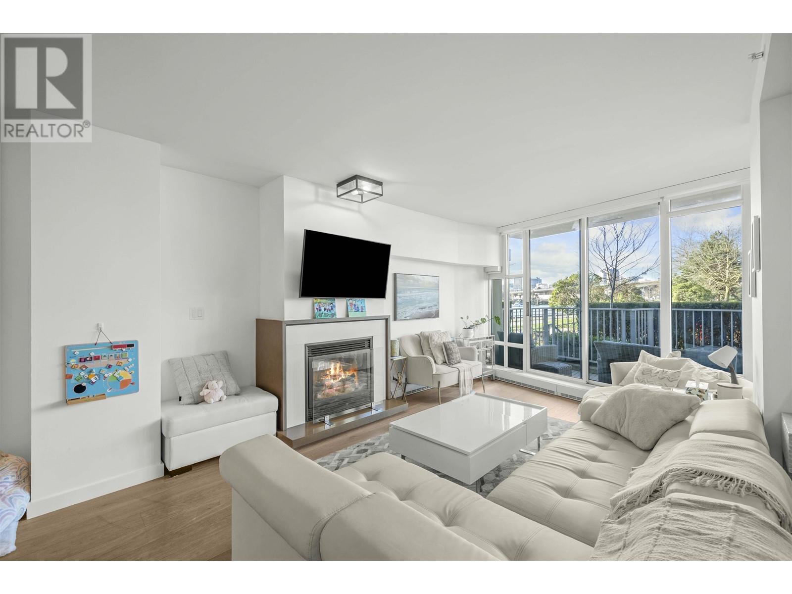 Property at 106 8 SMITHE MEWS image 3