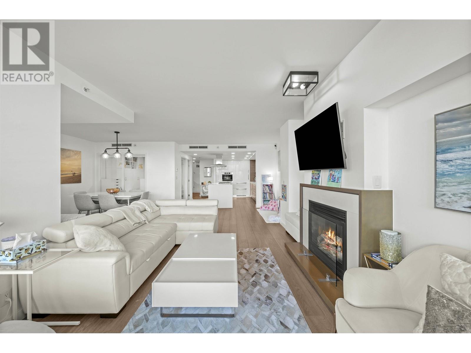 Property at 106 8 SMITHE MEWS image 5