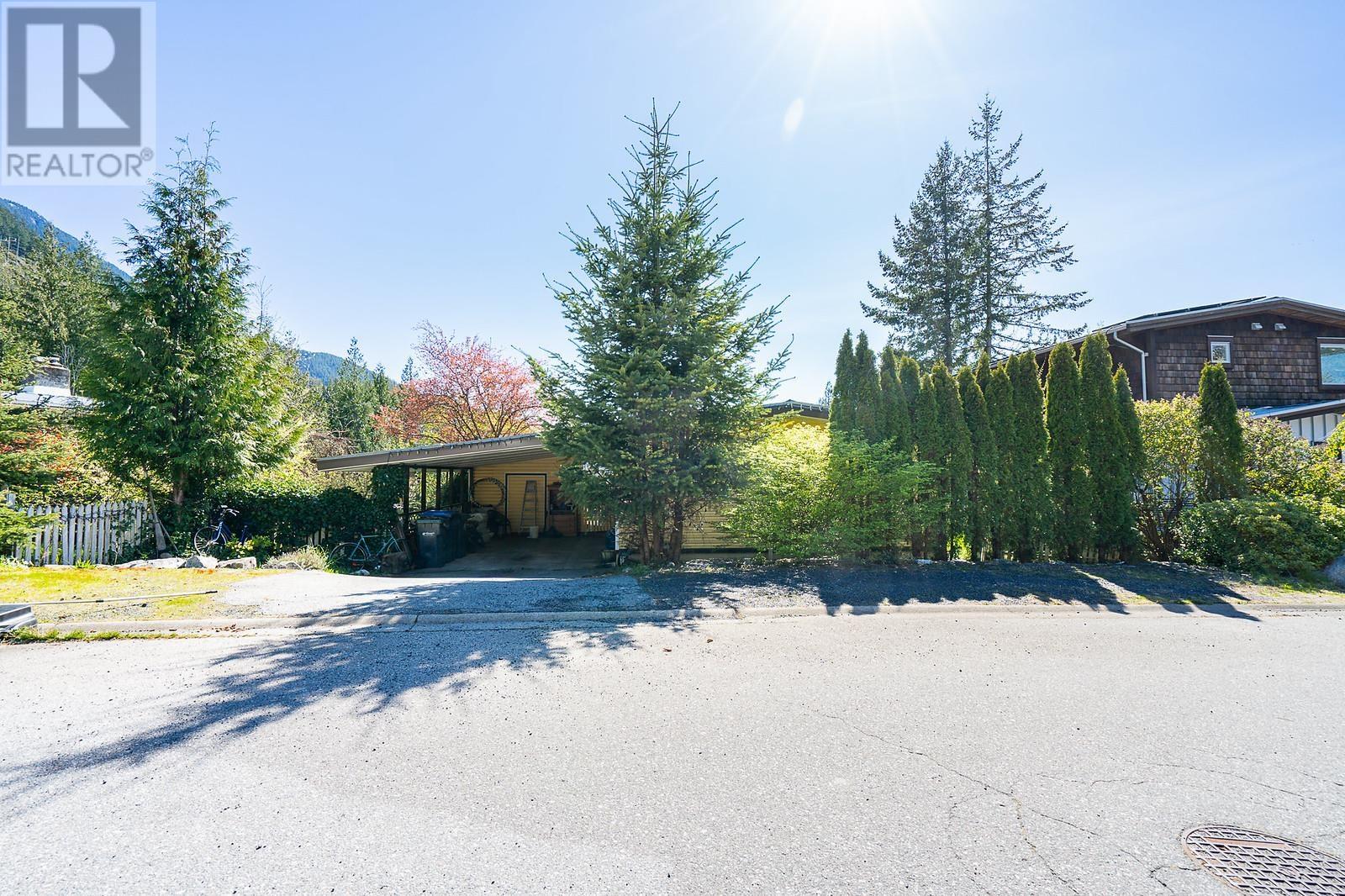 642 Lower Crescent, Squamish, British Columbia  V8B 1J1 - Photo 8 - R2998423