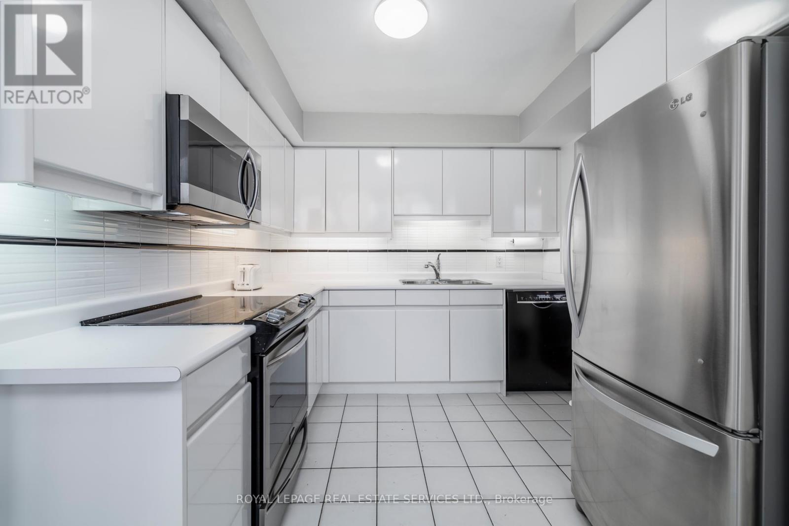 2104 - 1 Palace Pier Court, Toronto, Ontario  M8V 3W9 - Photo 4 - W12126078