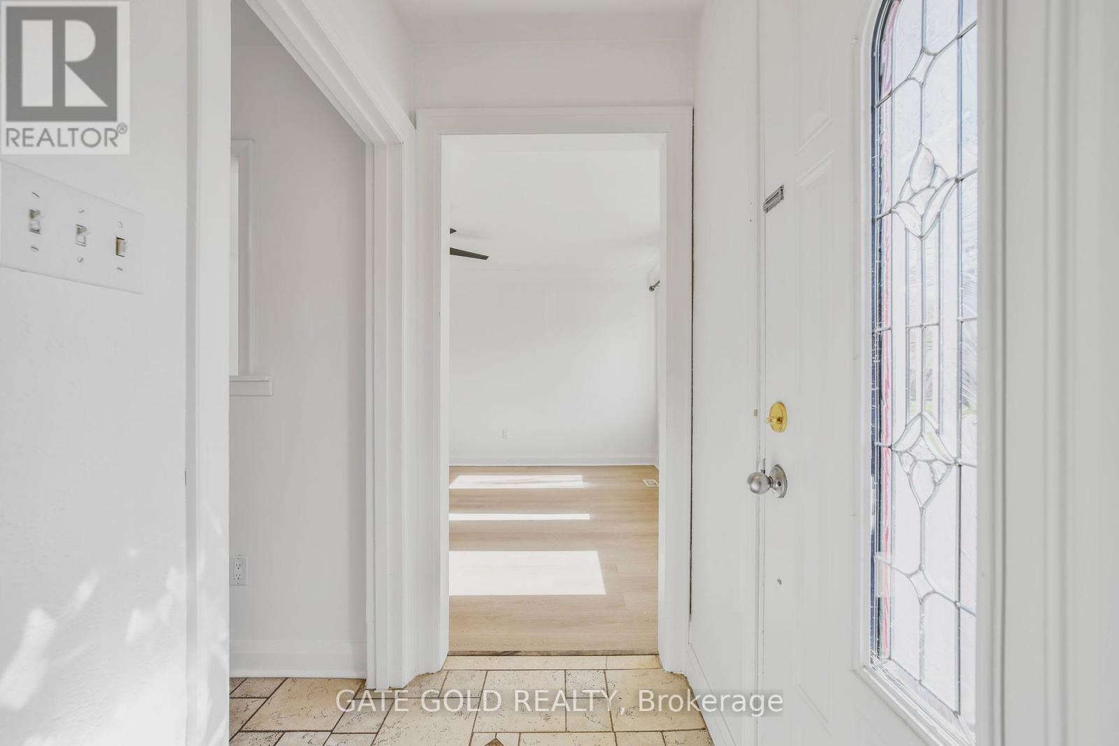 264 Upper Paradise Drive, Hamilton, Ontario  L9C 5C2 - Photo 4 - X12126076