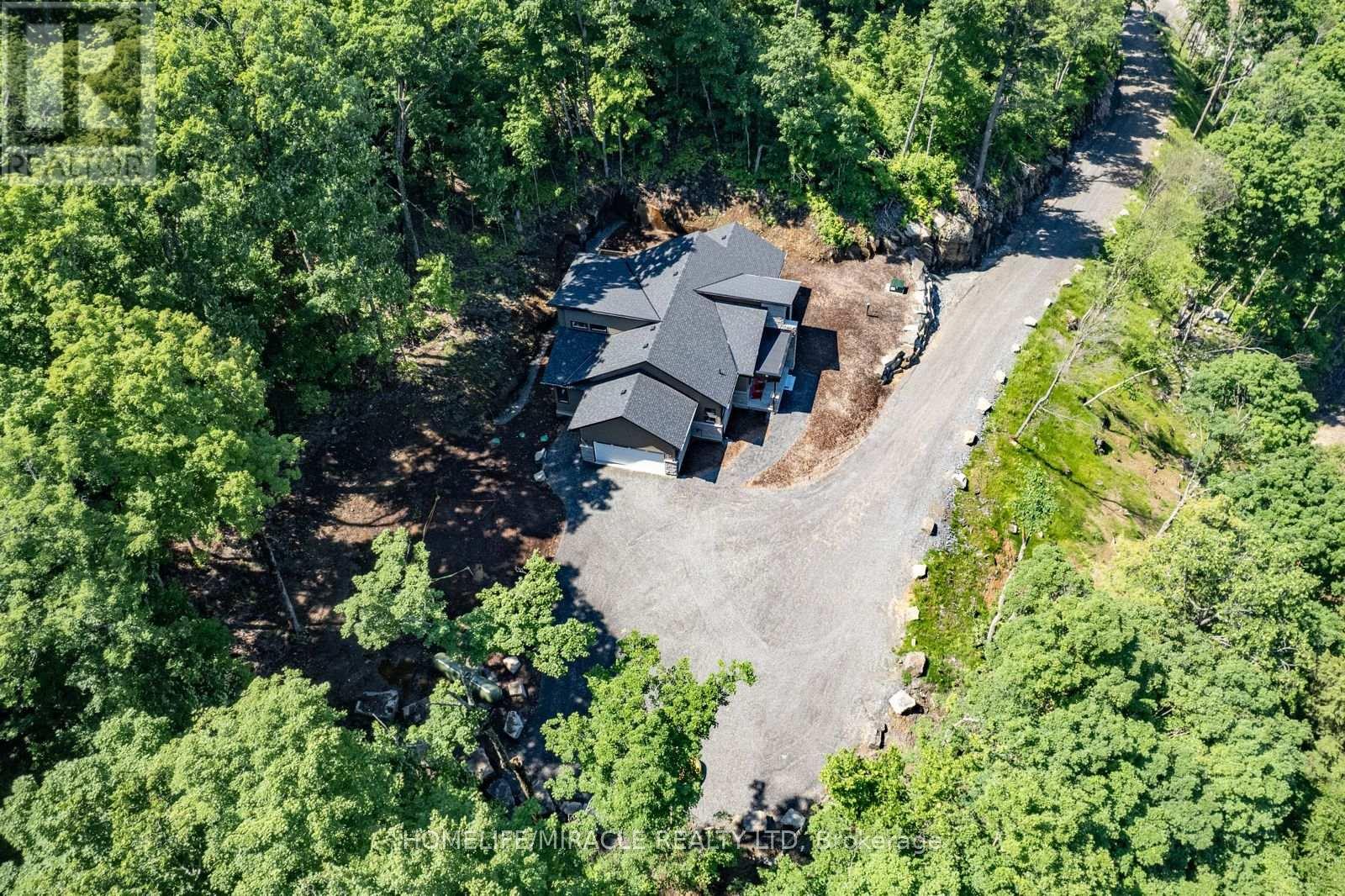 47 - 1057 Greensview Drive, Lake Of Bays, Ontario  P1H 1K0 - Photo 2 - X12126085