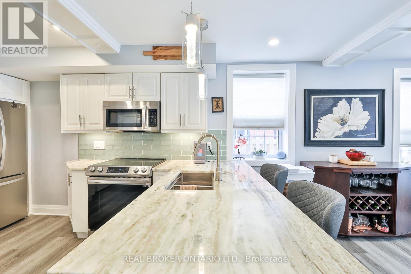 Property at 118 BROCK STREET E image 5