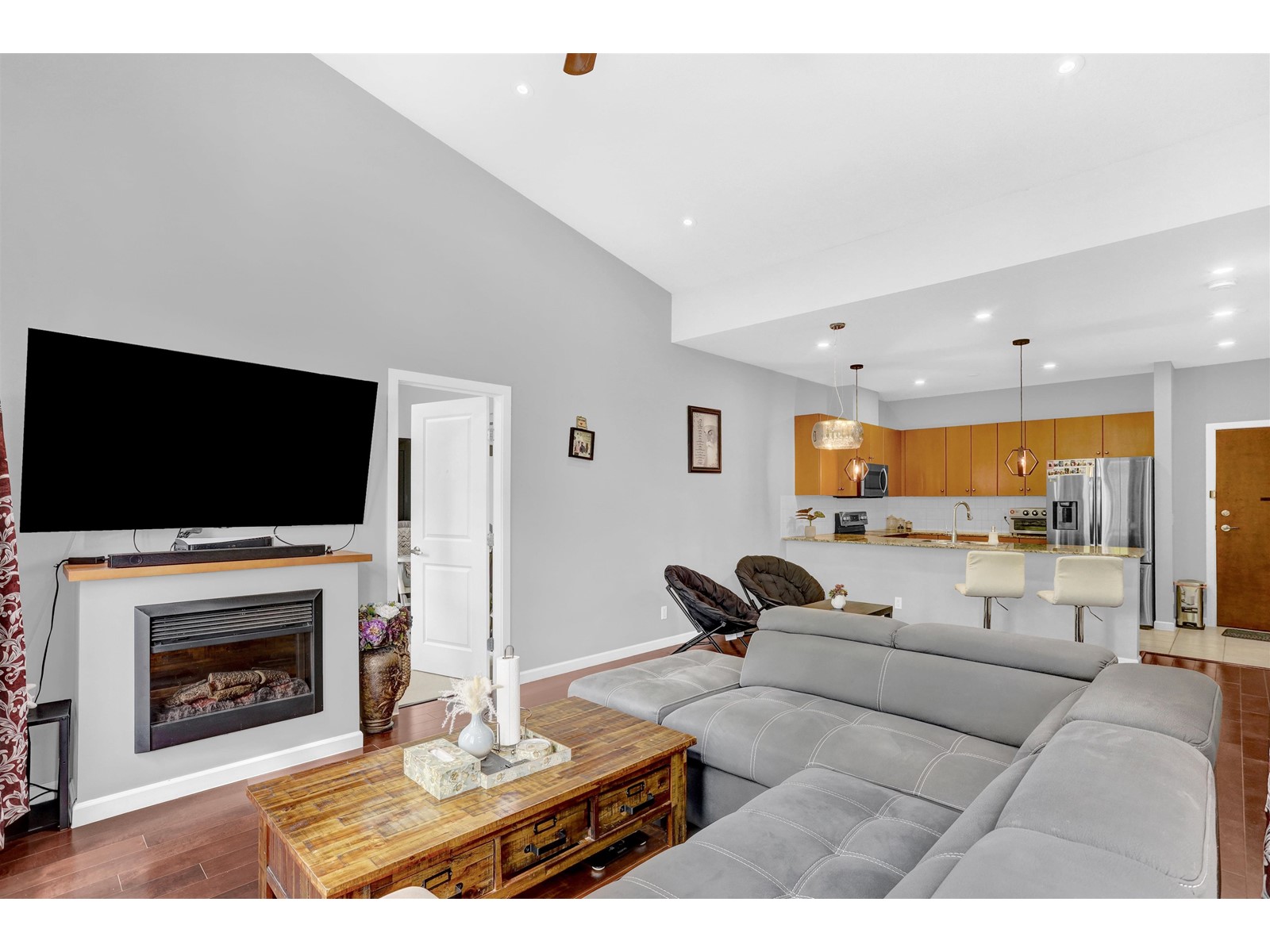 420 15385 101a Avenue, Surrey, British Columbia  V3R 0B4 - Photo 17 - R2998223