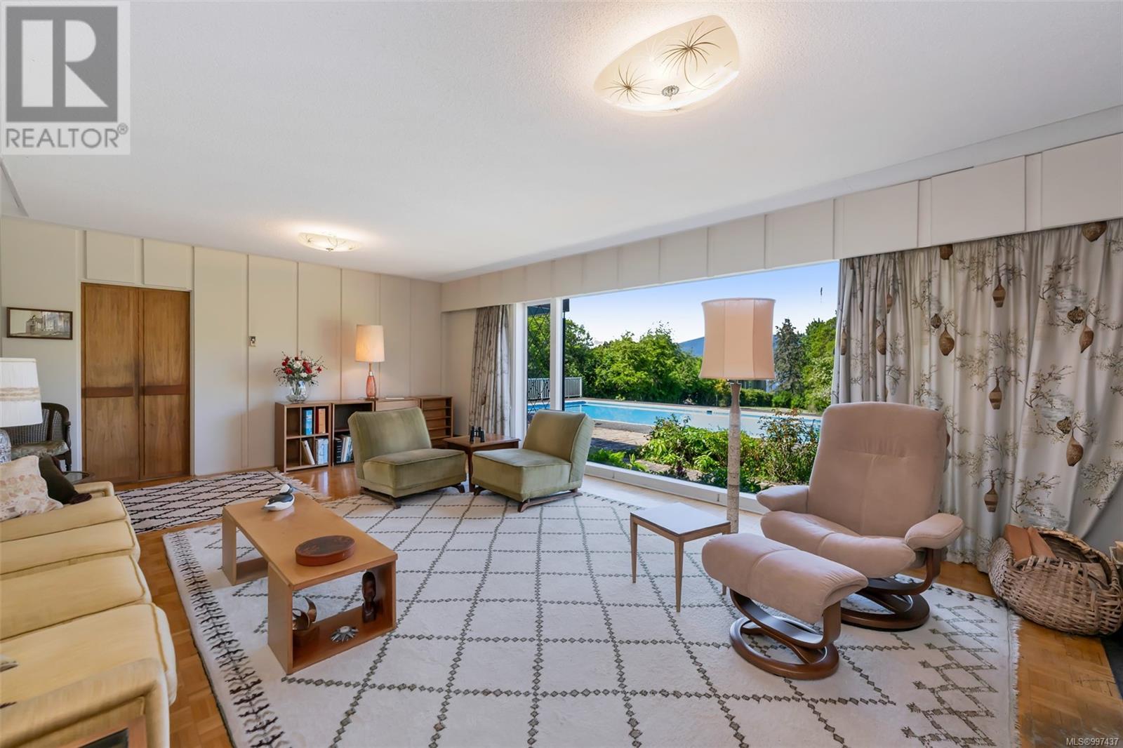 Property at 6364 Deykin Ave image 4