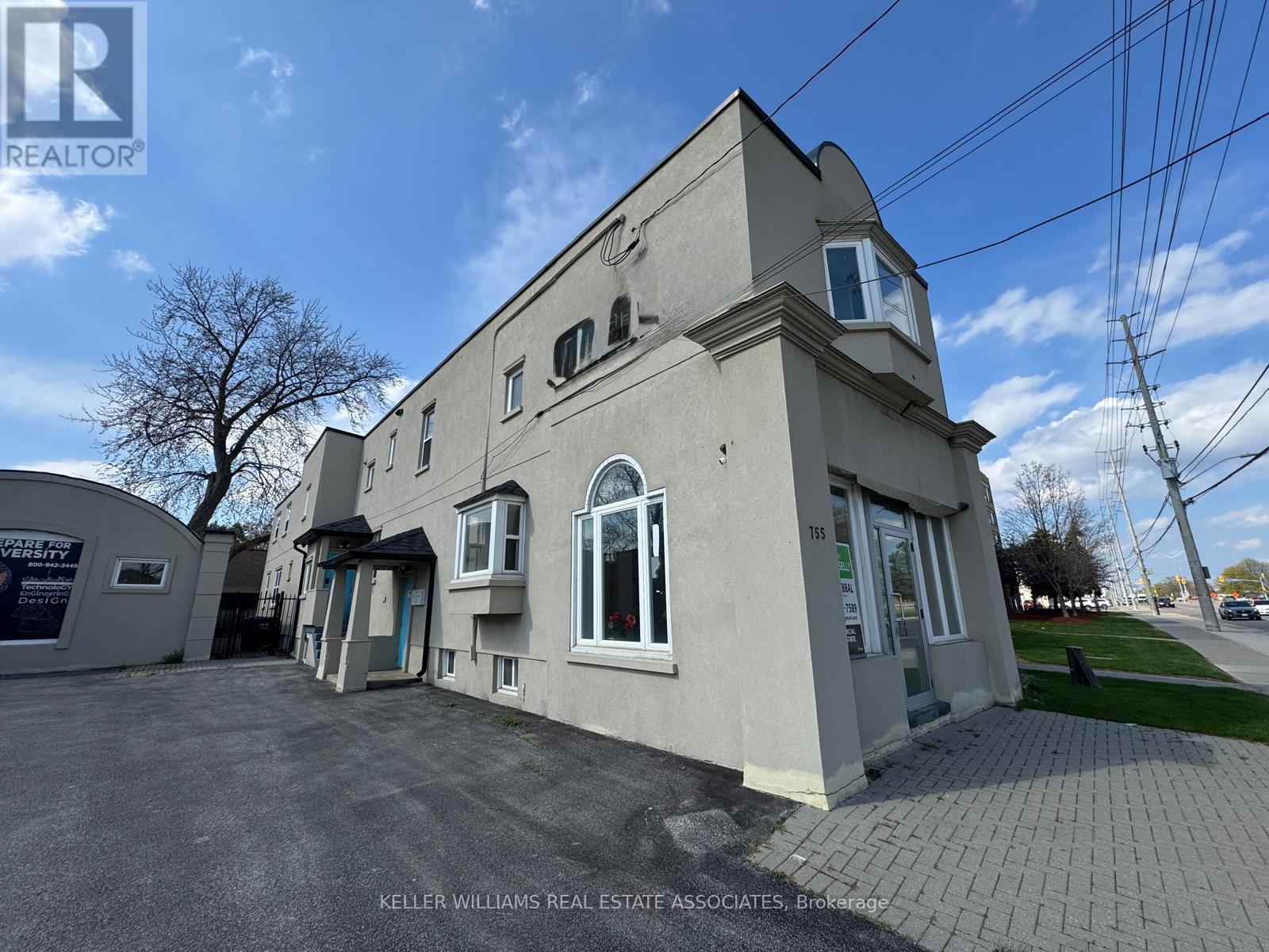 Main Level - 755 Lakeshore Road E, Mississauga, Ontario  L5E 1C6 - Photo 1 - W12126131