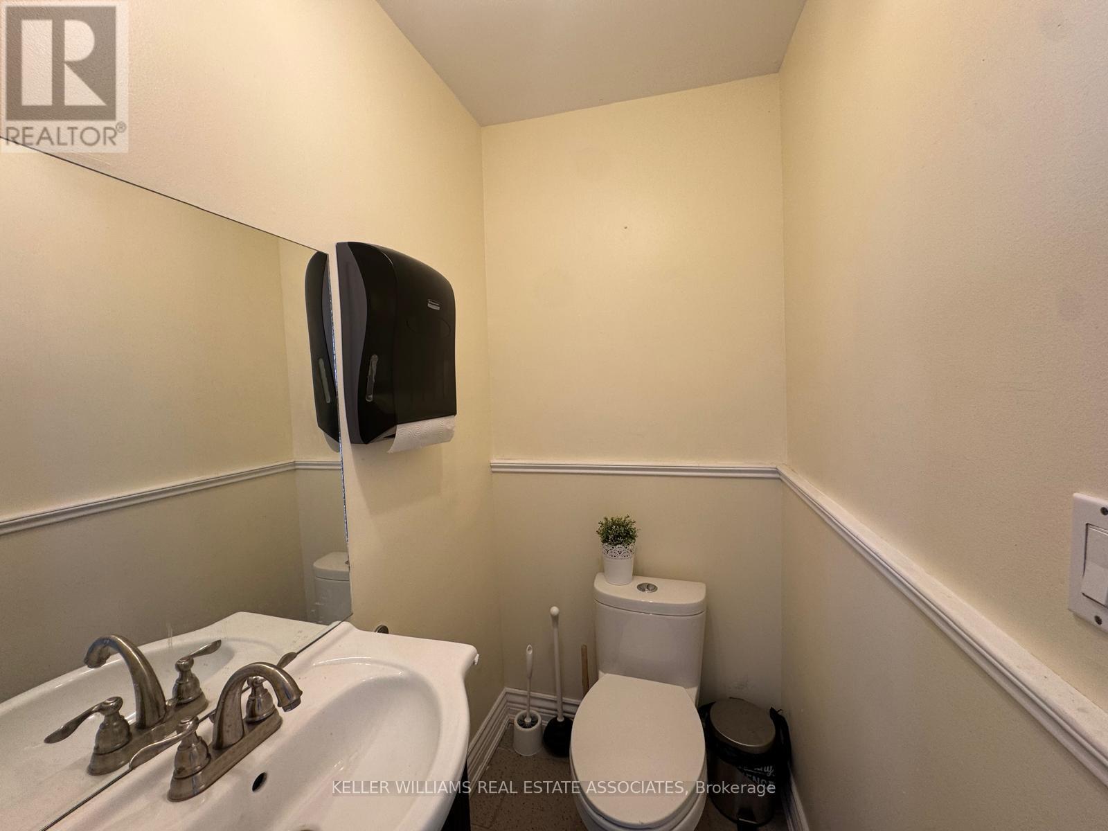 Main Level - 755 Lakeshore Road E, Mississauga, Ontario  L5E 1C6 - Photo 10 - W12126131