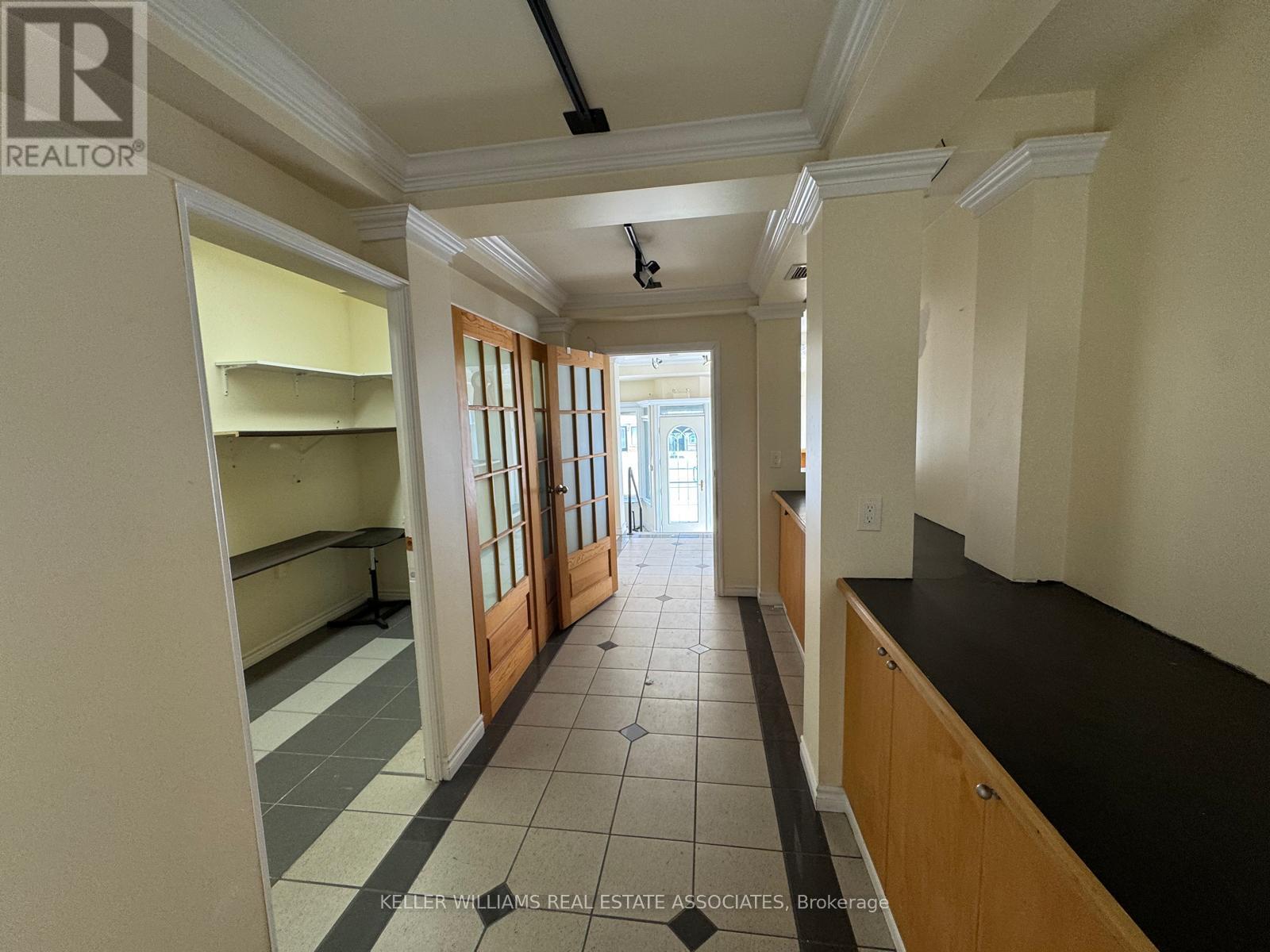 Main Level - 755 Lakeshore Road E, Mississauga, Ontario  L5E 1C6 - Photo 7 - W12126131