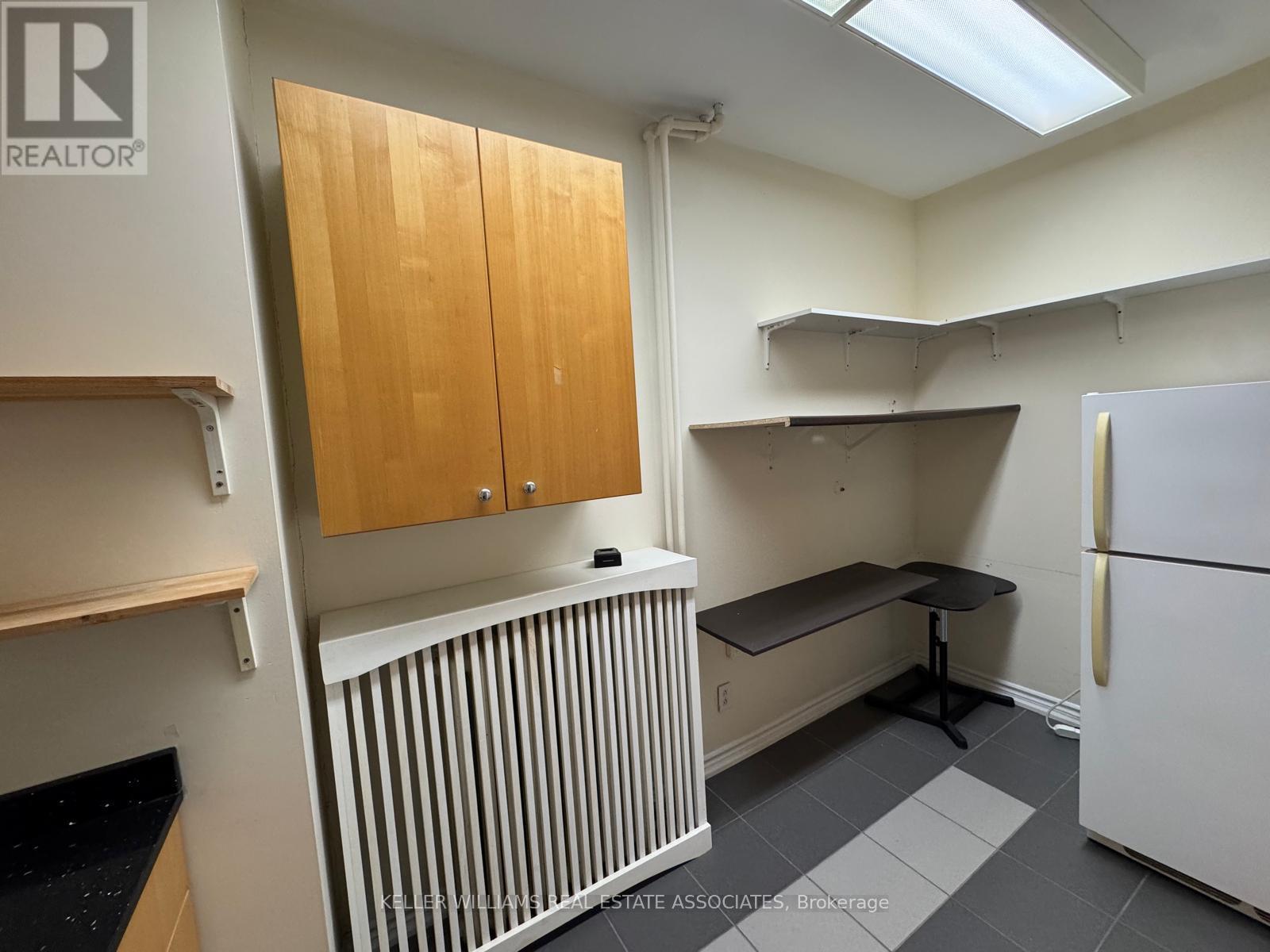 Main Level - 755 Lakeshore Road E, Mississauga, Ontario  L5E 1C6 - Photo 8 - W12126131