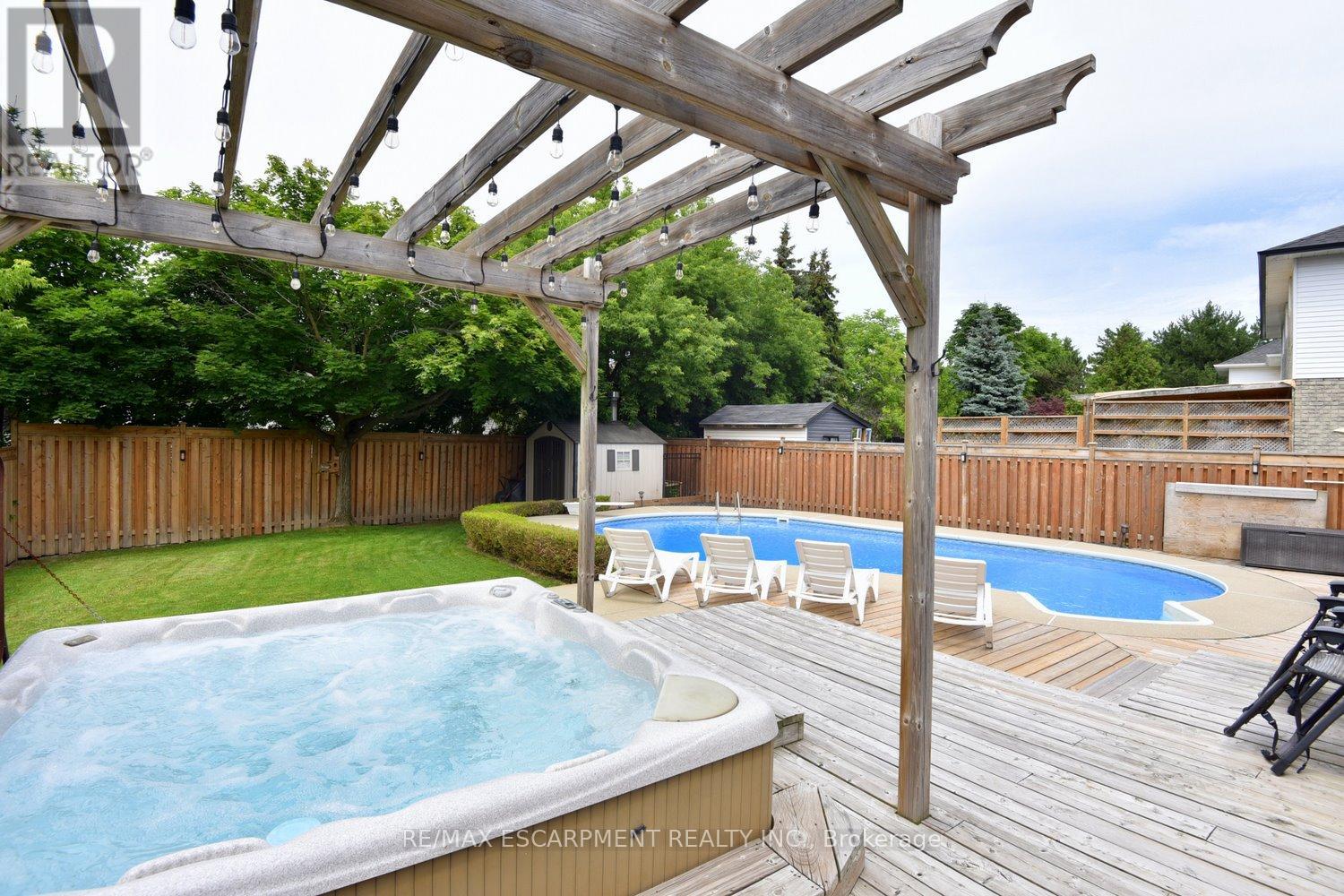 3 Suter Crescent, Hamilton, Ontario  L9H 6R6 - Photo 38 - X12126101