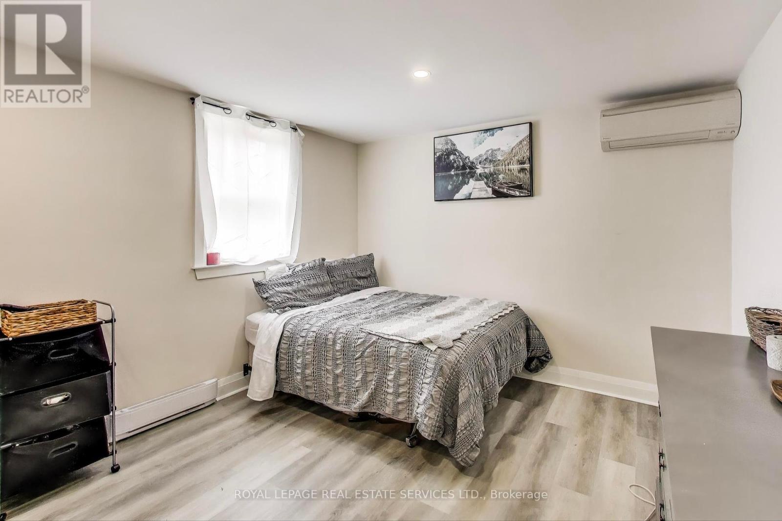 18 Ewing Street, Halton Hills, Ontario  L7G 2P7 - Photo 8 - W12110705