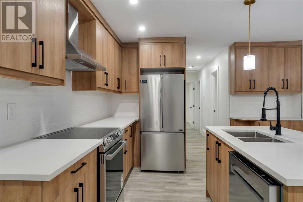946 Berkley Drive Nw, Calgary, Alberta  T3K 1A2 - Photo 9 - A2217513