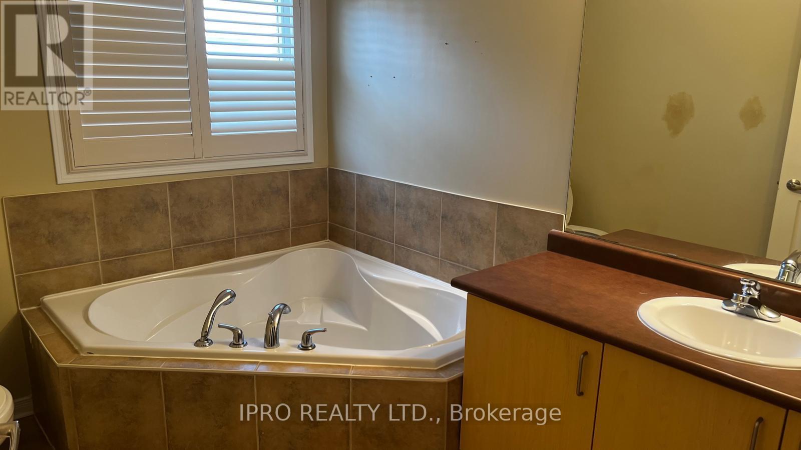 26 Atlantis Drive, Whitby, Ontario  L1N 0E2 - Photo 8 - E12052664