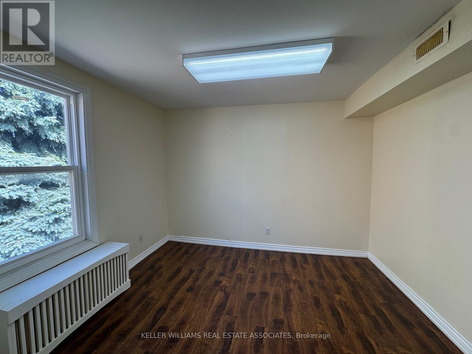Upper Level - 755 Lakeshore Road E, Mississauga, Ontario  L5E 1C6 - Photo 3 - W12126135